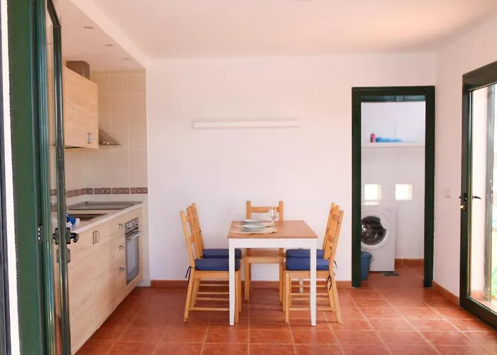 Con Piscina Cerca De Dunas De *